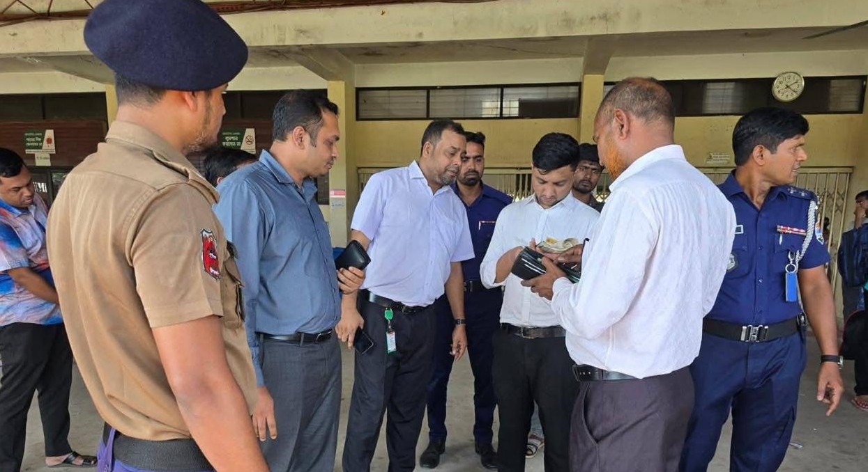 রেলওয়ের যাত্রীসেবায় শ্রীমঙ্গলে অনিয়ম প্রতিরোধে অভিযান