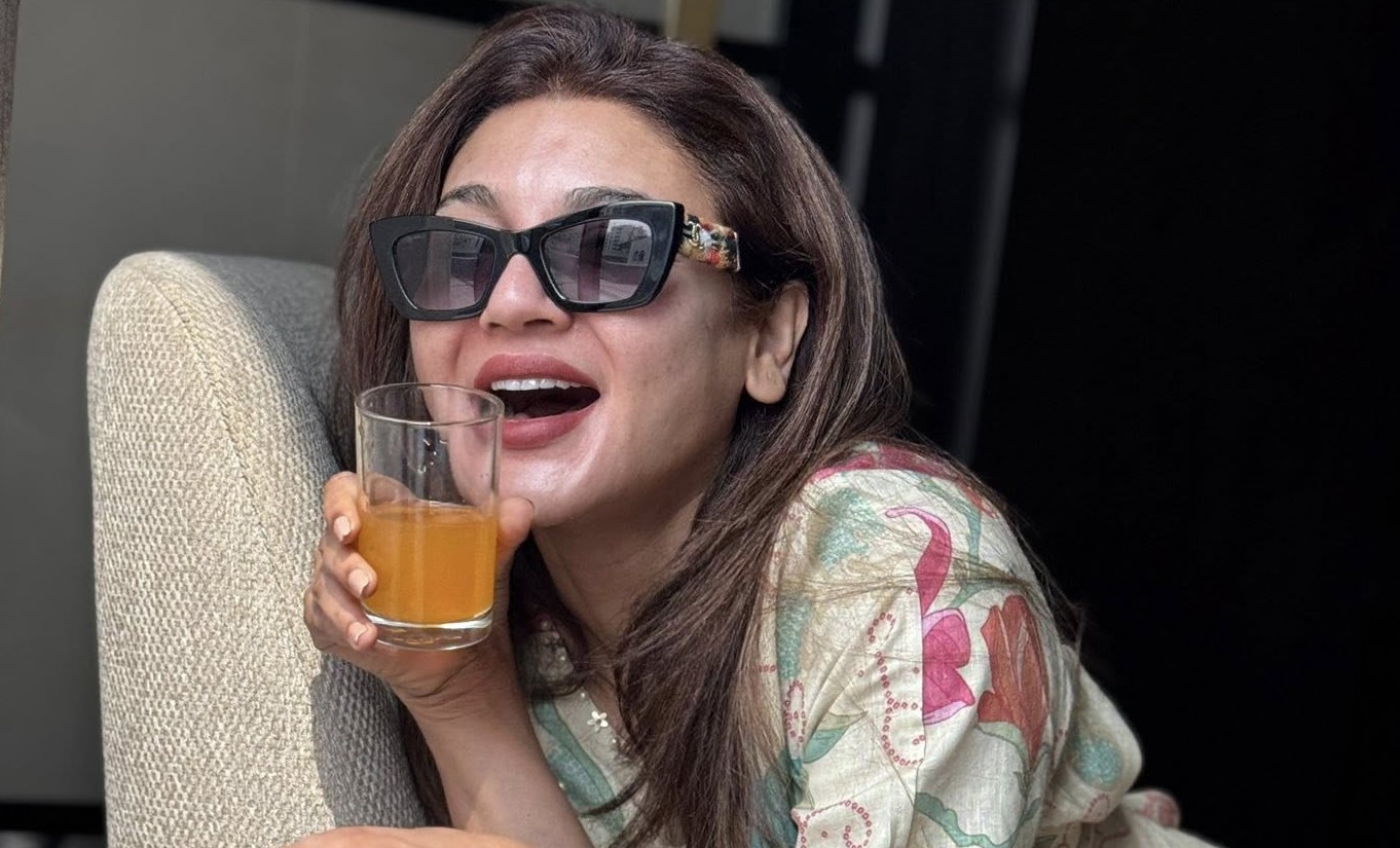 ঘরোয়া সাজে স্নিগ্ধ জয়া, ছড়ালেন মুগ্ধতা