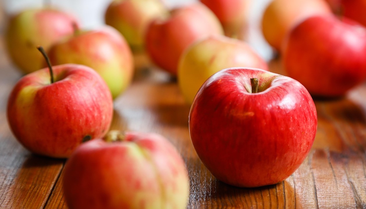 টানা ডেস্কে বসে কাজ? হার্ট ভালো রাখতে যা খাবেন