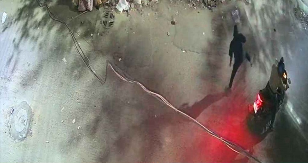 মধ্যরাতে মোহাম্মদপুর প্রিপারেটরি স্কুলে পেট্রোল বোমা নিক্ষেপ