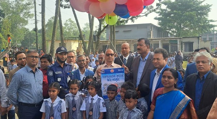 গুরুদাসপুরে প্রাথমিক বিদ্যালয়ে ফিডিং কর্মসূচির উদ্বোধন