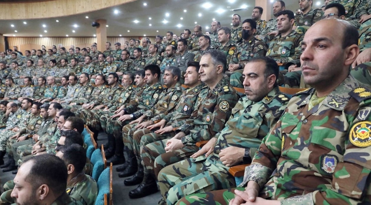 ইরানের বিক্ষুব্ধ জনতার উদ্দেশে ‘রেড লাইন’ ঘোষণা করল সেনাবাহিনী