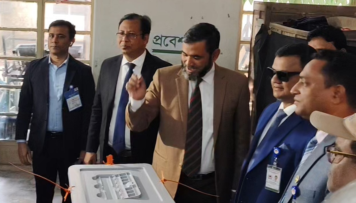 ভোটে বাধা বা কারচুপির সুযোগ নেই: ইসি সানাউল্লাহ