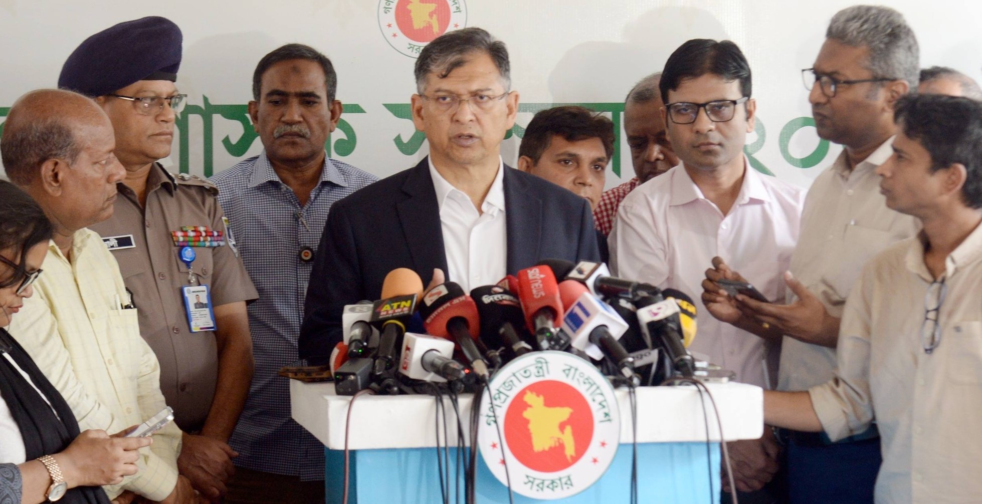 অবৈধ অস্ত্র উদ্ধার ও ভুয়া মামলা প্রত্যাহারে সরকার কঠোর অবস্থানে