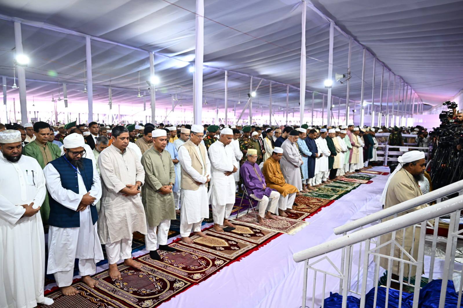 জাতীয় ঈদগাহে রাষ্ট্রপতি ও প্রধানমন্ত্রীর নামাজ আদায়