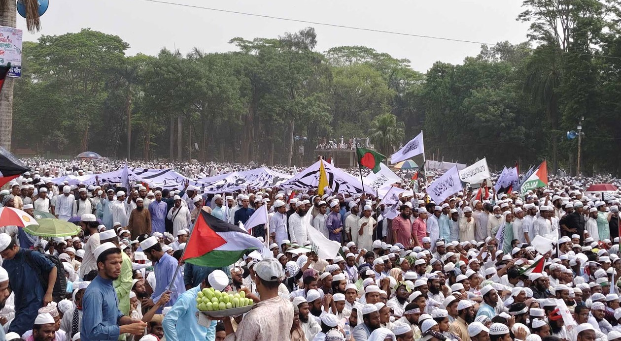 সোহরাওয়ার্দী উদ্যানে হেফাজতের মহাসমাবেশে নেতাকর্মীদের ঢল