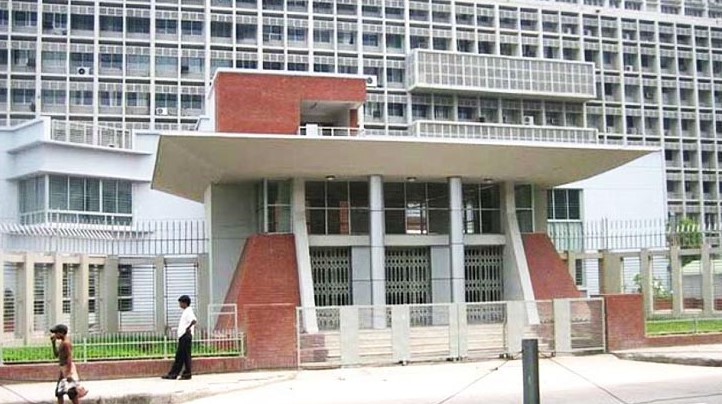 সচিবালয়ে কর্মকর্তা কর্মচারীদের বিক্ষোভ