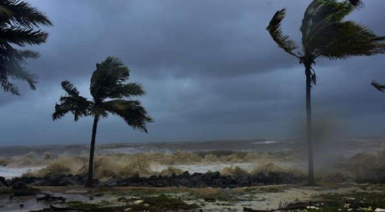 অভ্যন্তরীণ রুটে সব ধরনের নৌযান চলাচলে নিষেধাজ্ঞা