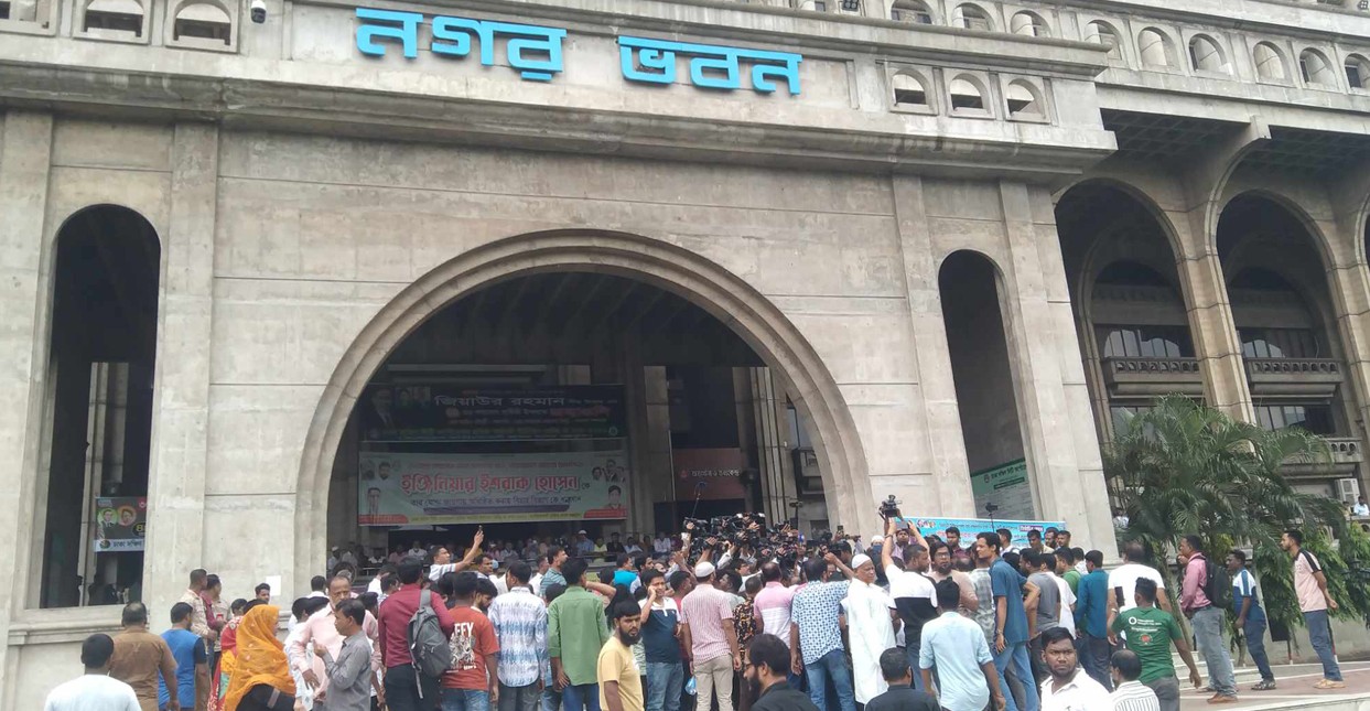 আবারও নগর ভবনে ইশরাক হোসেন