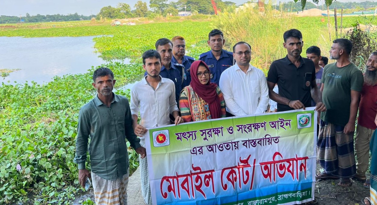 বাঞ্ছারামপুরে নদী দখল করে মাছ শিকার