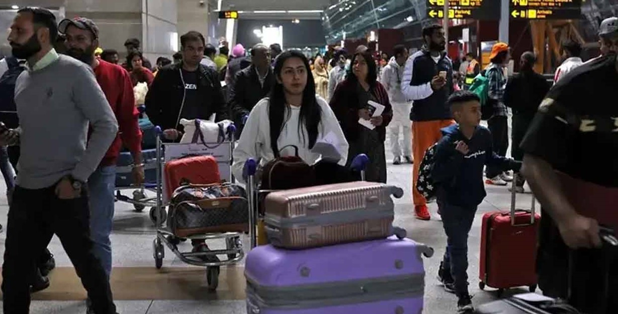 দিল্লি বিমানবন্দরে ফ্লাইট চলাচলে বিপর্যয়