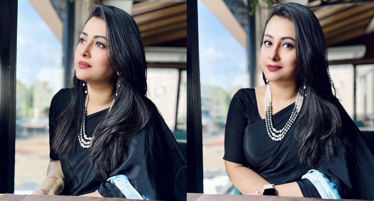 কালো শাড়িতে গ্ল্যামারাস পূর্ণিমা