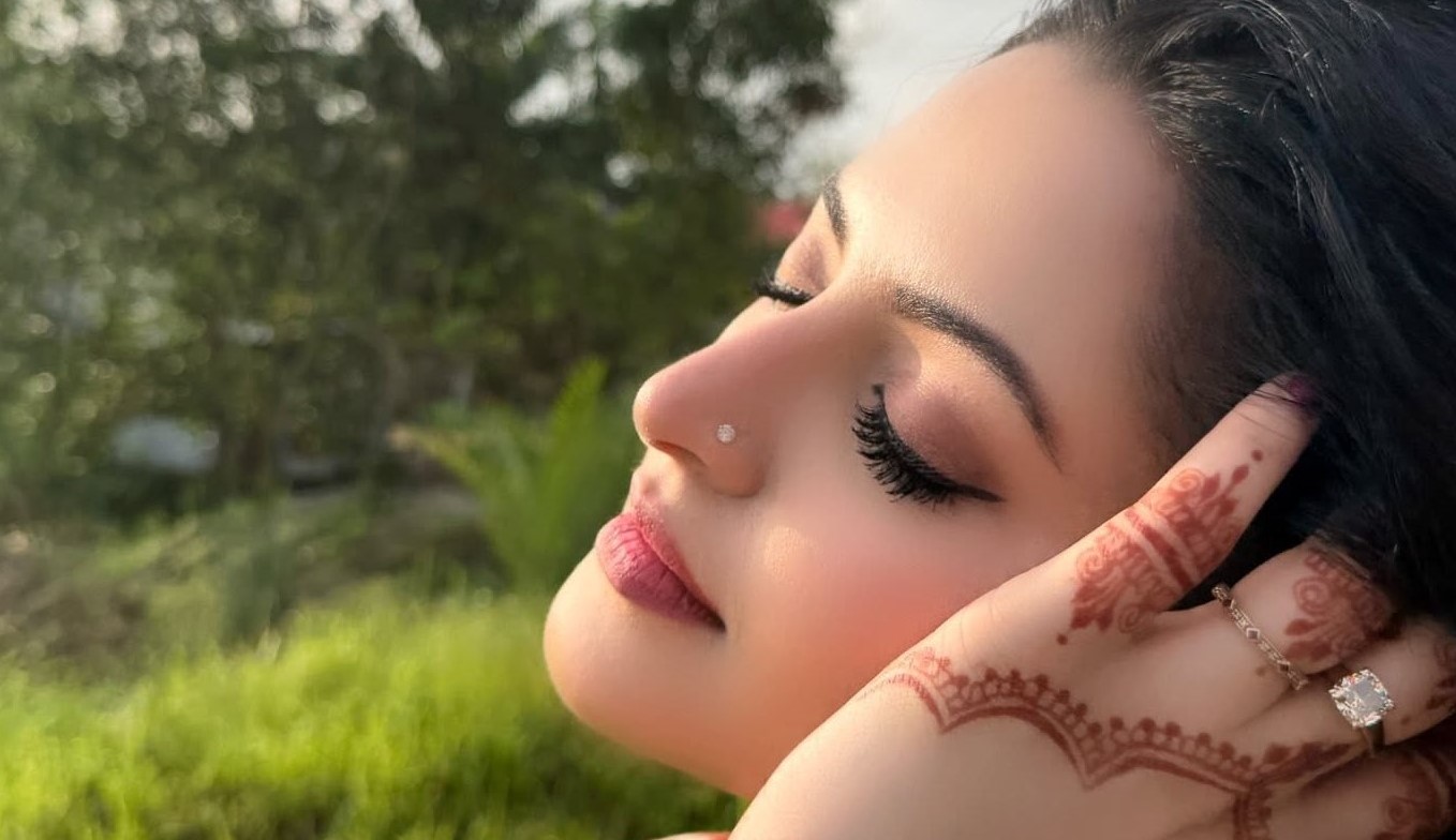 রোদের পরশে পরীমণি