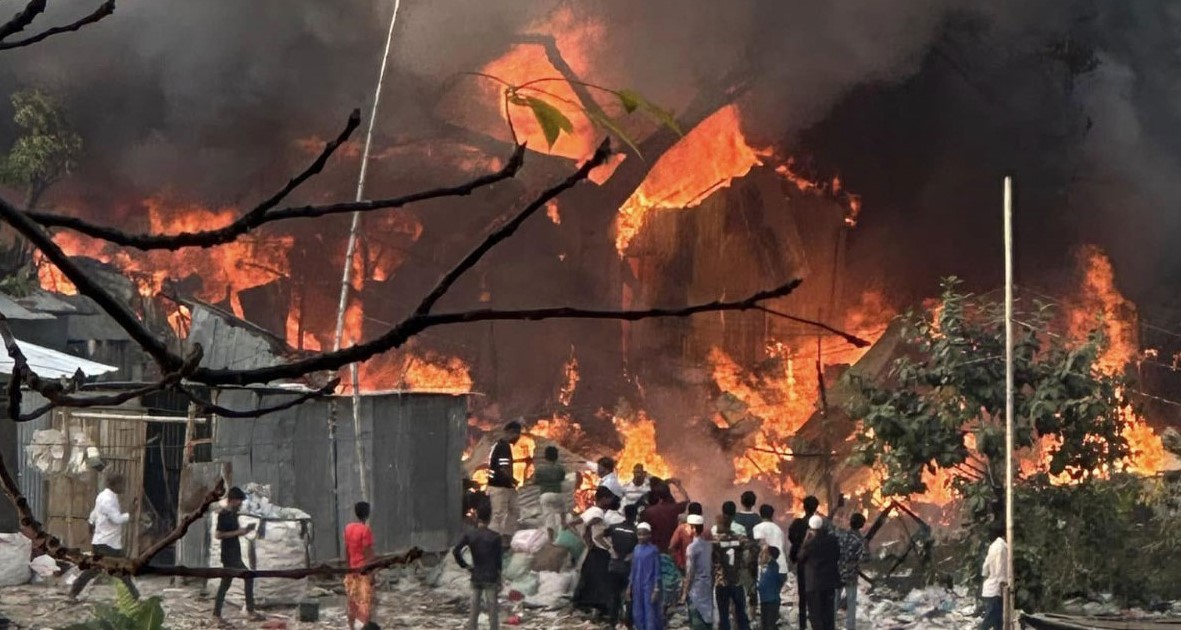 কড়াইল বস্তিতে আগুন