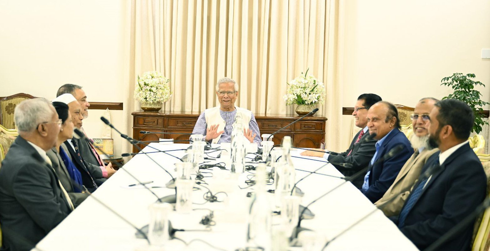 নির্বাচন প্রস্তুতি সম্পর্কে প্রধান উপদেষ্টাকে অবহিত করলেন সিইসি