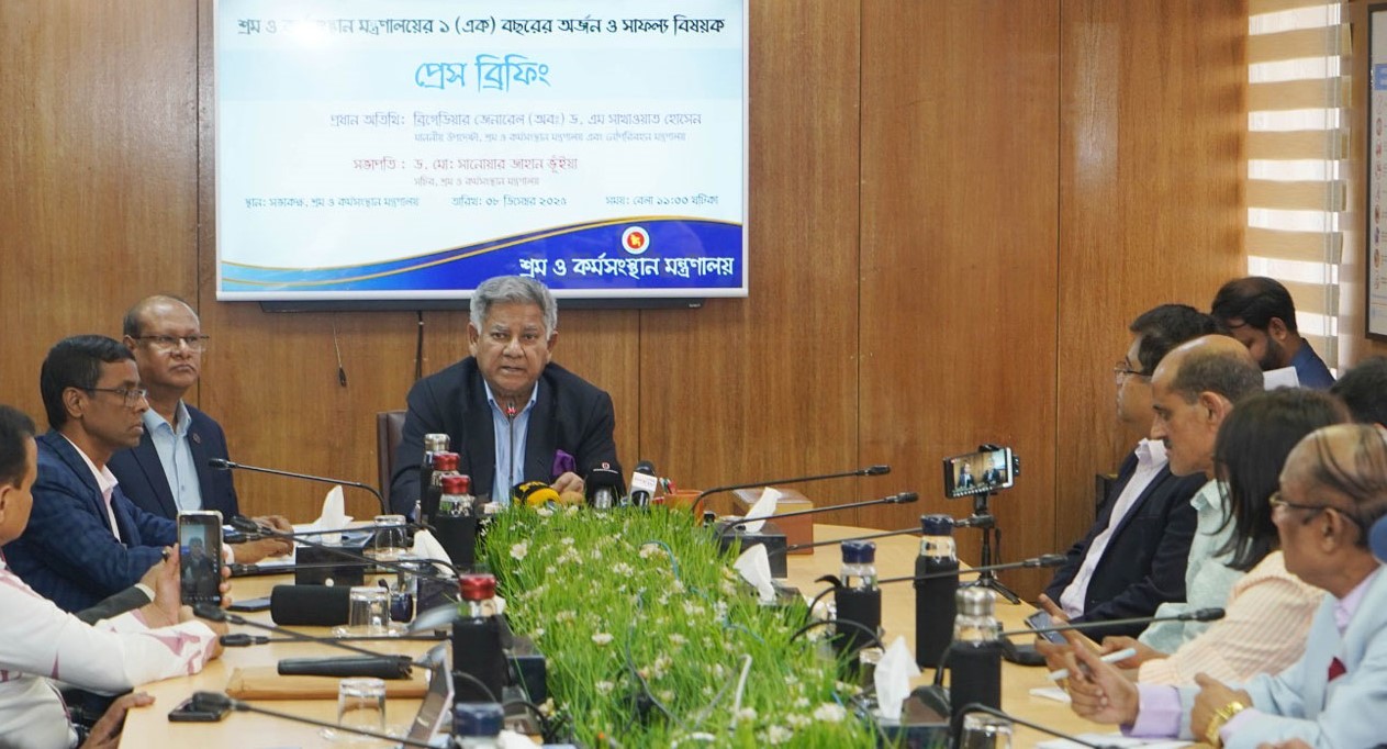 চট্টগ্রাম বন্দরে প্রতিটি জায়গায় চাঁদাবাজি, প্রতিদিন ওঠে আড়াই কোটি