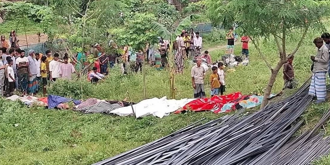 কালিহাতীতে রডবোঝাই ট্রাক উল্টে ১৫ জন নিহত
