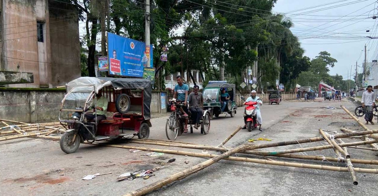 গোপালগঞ্জে চলছে কারফিউ, থমথমে পরিবেশ