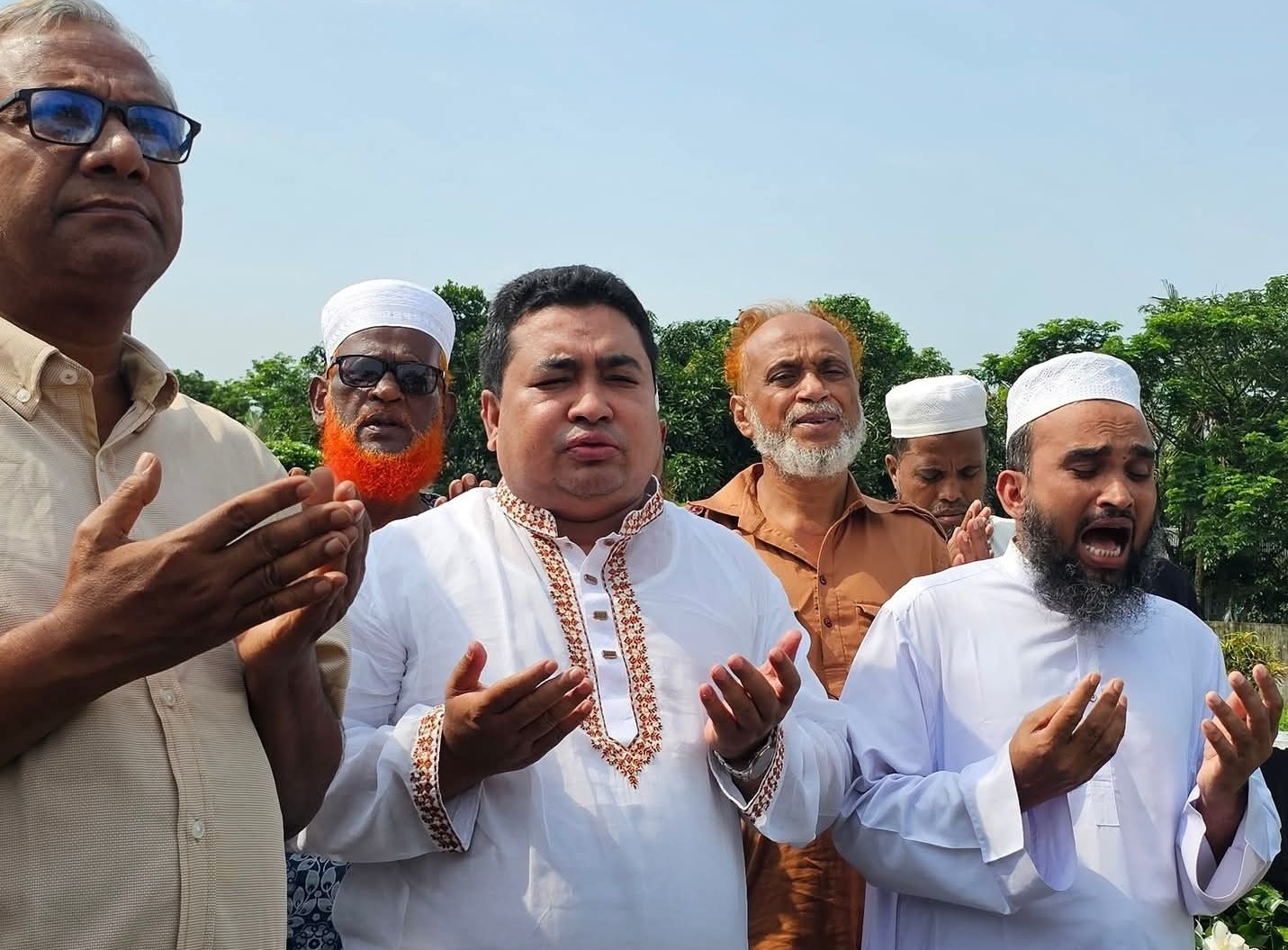 বাঞ্ছারামপুরে জুলাই আন্দোলনের শহীদদের কবরে শ্রদ্ধা নিবেদন