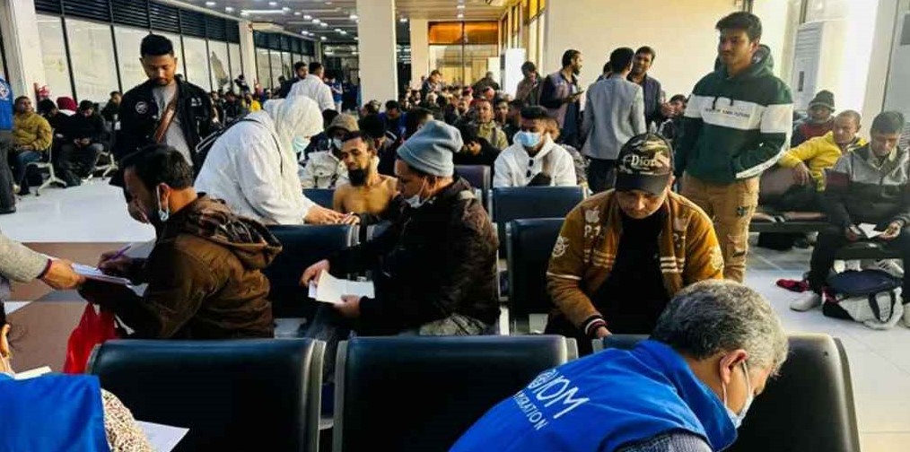 লিবিয়া থেকে দেশে ফিরলেন আরও ৩১০ বাংলাদেশি