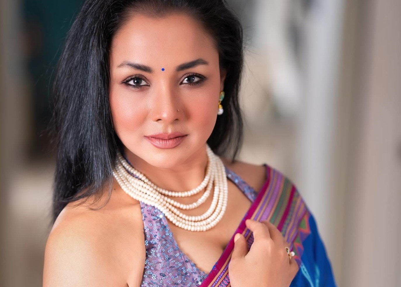 শাড়িতে অনন্যা রুনা খান