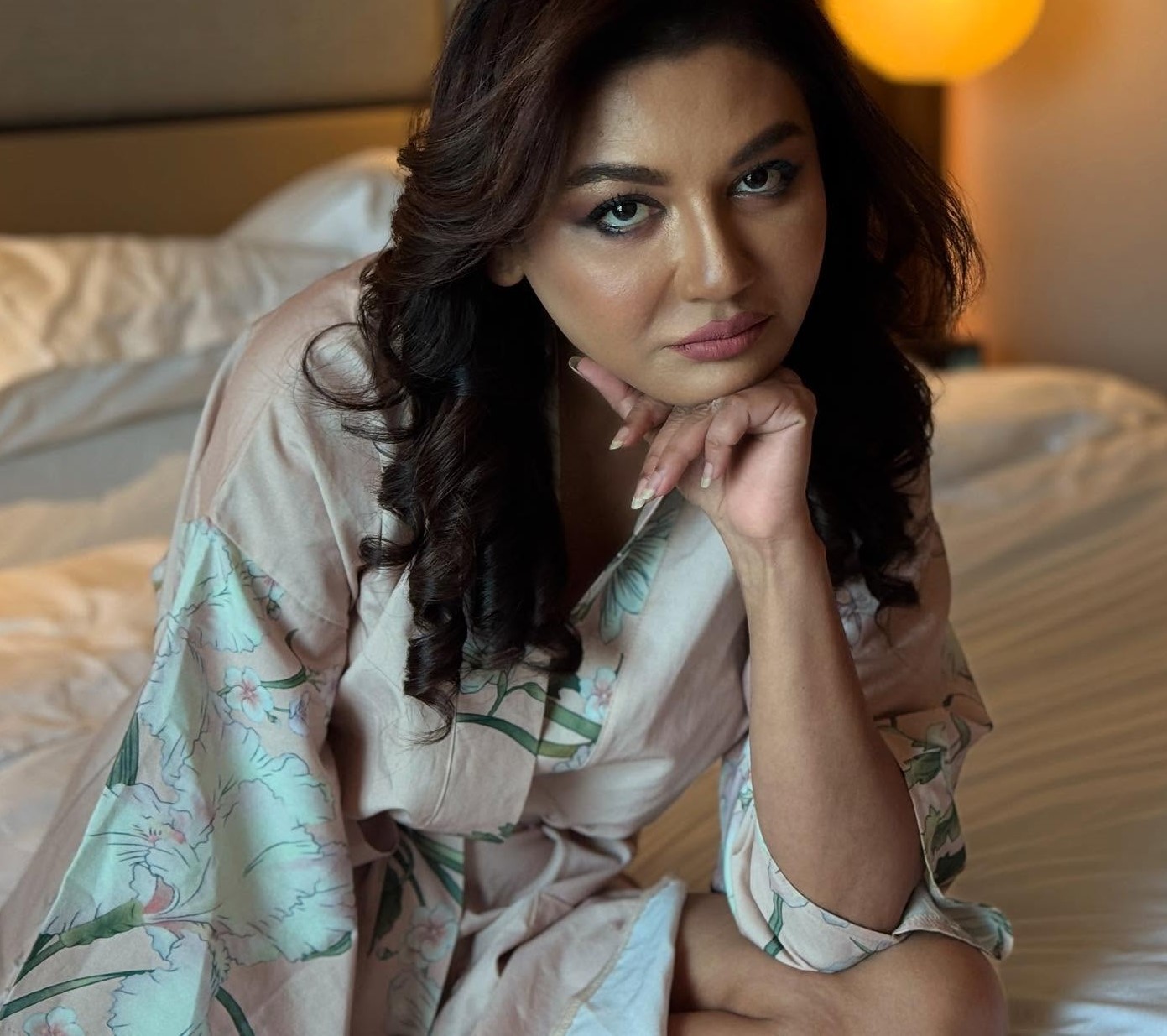 জয়া আহসানের বোল্ড লুকে নেটদুনিয়ায় ঝড়!
