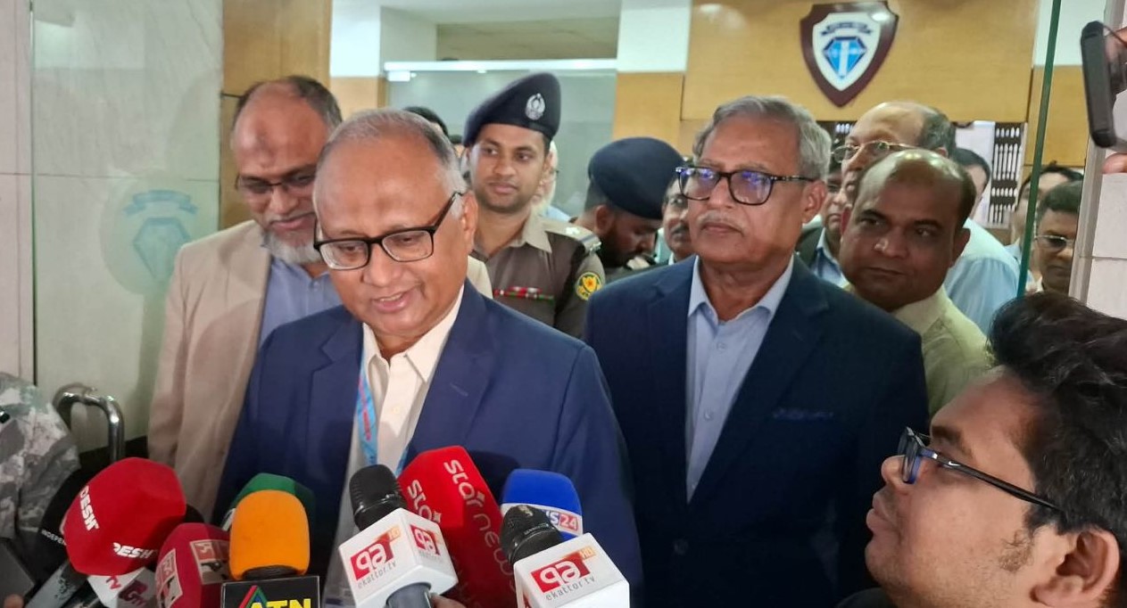 দুদক চেয়ারম্যান ও দুই কমিশনারের পদত্যাগ