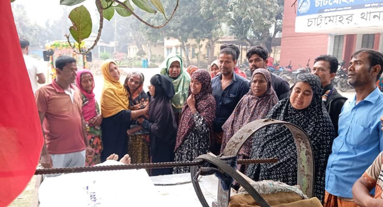 চাটমোহরে ভ্যান ছিনতাই করতে চাচাতো ভাইকে হত্যা