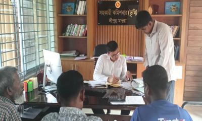 শ্রীপুরে পাল্টে গেছে ভূমি অফিসের সেবার মান