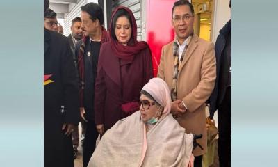 মাকে স্বাগত জানাতে আসা সবাইকে ধন্যবাদ জানিয়েছেন তারেক রহমান