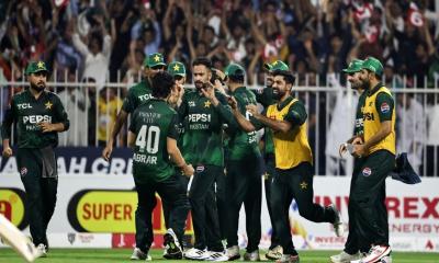 নেওয়াজের হ্যাটট্রিকসহ ফাইফারে ফাইনাল জিতল পাকিস্তান