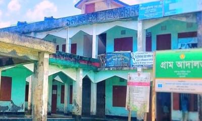 বাউফলে টাকা দিয়ে নিতে হলো বিনামূল্যের চাল, পরিমাণেও কম
