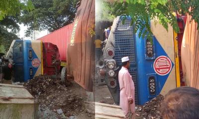 চট্টগ্রামে মালবাহী ট্রেনে ট্রাকের ধাক্কা