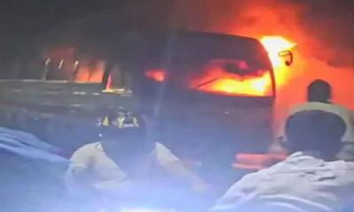 ঢাকায় আবারও বাসে আগুন 