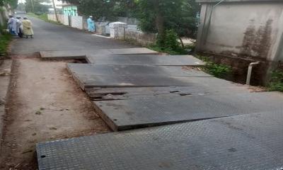 বাঞ্ছারামপুরে লোহার পাটাতনে জোড়াতালির কালভার্ট