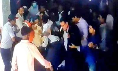 অটোপাসের দাবিতে জাতীয় বিশ্ববিদ্যালয়ের উপাচার্যের ওপর হামলা