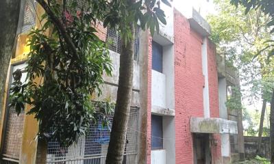 বাঞ্ছারামপুরে সরকারি বাসভবন দখল
