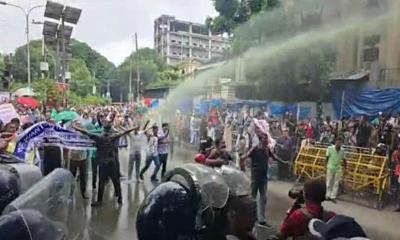 জলকামান-সাউন্ড গ্রেনেডে ছত্রভঙ্গ চাকরিচ্যুত বিডিআর সদস্যরা