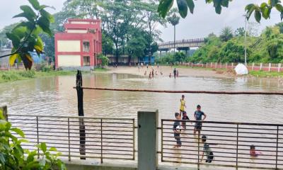 বৃষ্টি হলেই ডুবে যায় পূর্বহাটি সরকারি প্রাথমিক বিদ্যালয়ের মাঠ