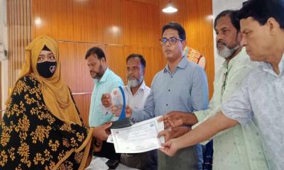 লালপুরে কৃতি শিক্ষার্থীদের মাঝে পুরস্কার বিতরণ