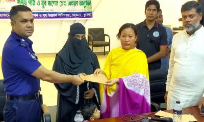 হোমনায় যুব দিবসে যুব ঋণের চেক বিতরণ