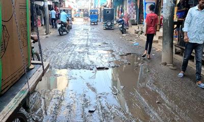বাঞ্ছারামপুরে সংস্কারের অভাবে সড়কের বেহাল দশা