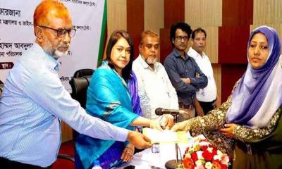অনুদান পেলেন ৩২০ সাংবাদিক