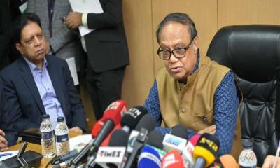 পাঁচ ব্যাংকের শেয়ারহোল্ডাররা কী পাবেন? জানালেন গভর্নর