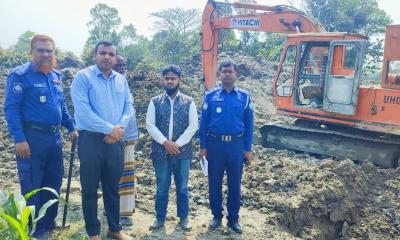 হোমনায় কৃষি জমির মাটি কাটায় দুই ব্যক্তিকে অর্থদণ্ড