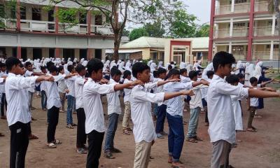 ফিরছে অনলাইন ক্লাস, কমে যাচ্ছে সাপ্তাহিক ছুটি