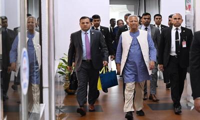 যুক্তরাজ্য সফর শেষে দেশে ফিরলেন প্রধান উপদেষ্টা ড. ইউনূস