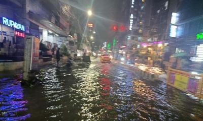রাত থেকে বৃষ্টি, ঢাকায় জলাবদ্ধতা