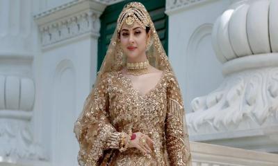 রানির বেশে নজর কাড়লেন শবনম বুবলী