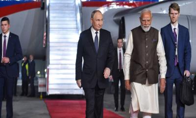 পুতিনকে জড়িয়ে ধরে স্বাগত জানালেন নরেন্দ্র মোদি